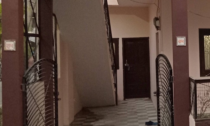 Ujjain House | Rajtaru Home Stay - Stay at the posh and peace full place of the city.