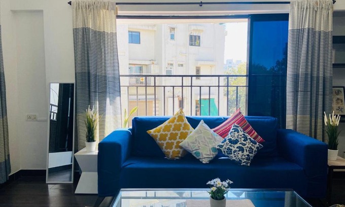 Pali Hill Apartment | Rama 2 - 401, Carter Road, Bandra West by Connekt Homes