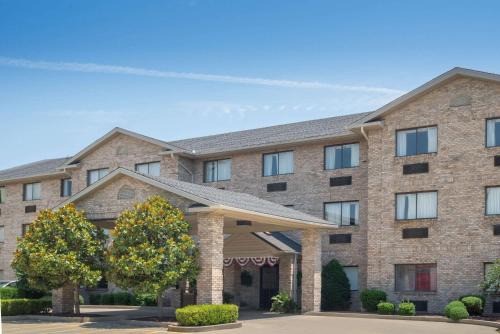 Catlettsburg Hotel | Ramada by Wyndham Catlettsburg Ashland