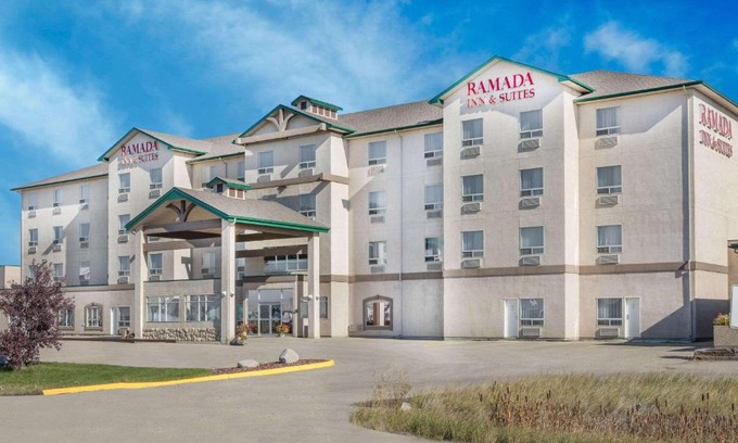 Clairmont Hotel | Ramada by Wyndham Clairmont/Grande Prairie