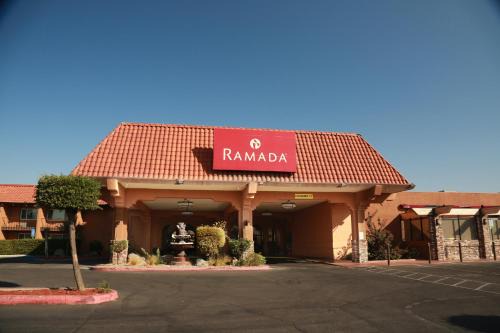 Raisin Hotel | Ramada by Wyndham Fresno North