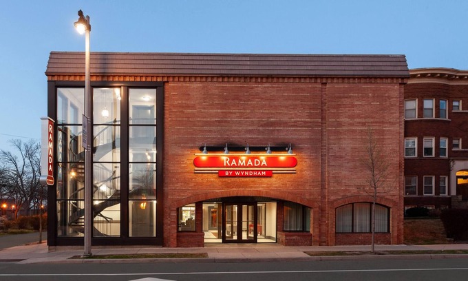 Marquette Hotel | Ramada by Wyndham Milwaukee