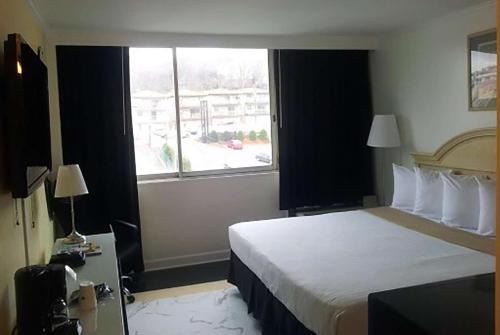 North Bergen Hotel | Ramada by Wyndham North Bergen