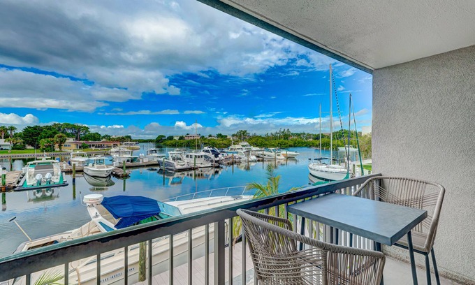Trailer Estates Hotel | RAMADA SARASOTA CONDO HOTEL#407 Waterfront Balcony, King Bed, Pool, Kitchenette