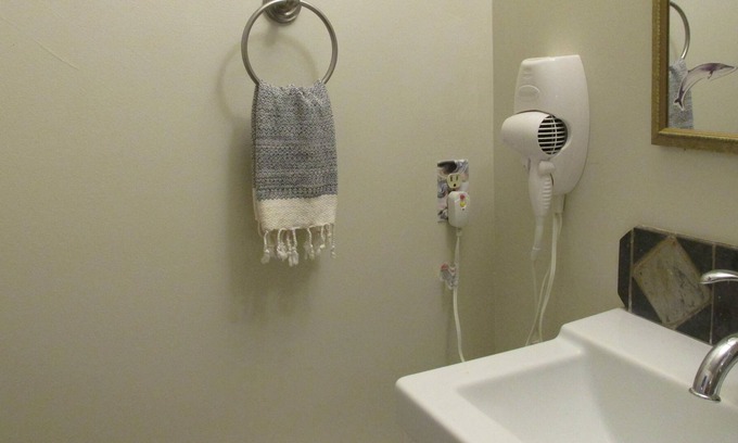 Clinton Apartment | Rambling Rose Island Getaway