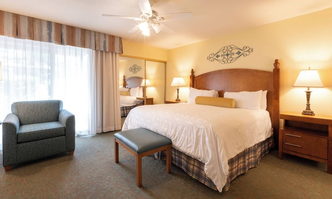 San Diego Country Estates Hotel | Ramona Retreat | 1 King Bed | Pool & Balcony | Free Parking