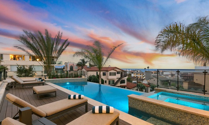 Hermosa Beach House | Rams Draft House - 15 five star reviews available upon request - beach luxury