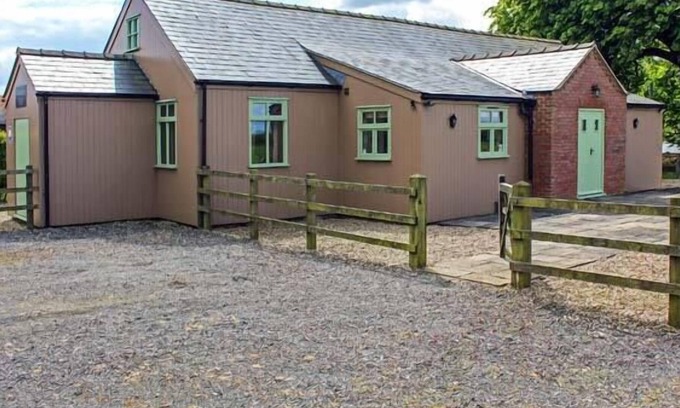 Old Bolingbroke Cottage | RAMSDEN HALL, character holiday cottage, with a garden in Spilsby