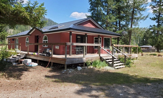 Kootenay Boundary House | Ranch Guesthouse - CALL FOR AVAILABILITY