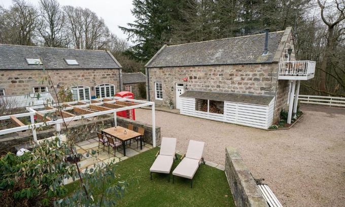 Inverurie House | Ranch House Cottage, Pet Friendly Stay, Inverurie