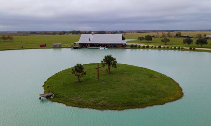 Elmaton House | ⍣Ranch ⍣Incredible 70-Acres Estates Restoration Ranch retreat lake sleep 40-52 ⍣