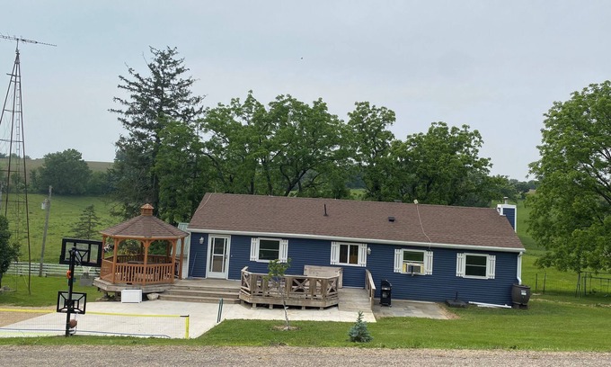 Kent Other | Ranch style farmhouse lodging with upper and lower bedrooms, one and half bath