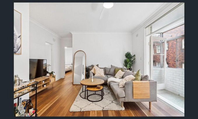 Randwick Apartment | Randwick Luxury 2 Bed Apt with Parking & Study Desks