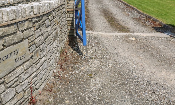 Fivemilebourne House | RANNY ROE, pet friendly, with open fire in Portsalon, County Donegal