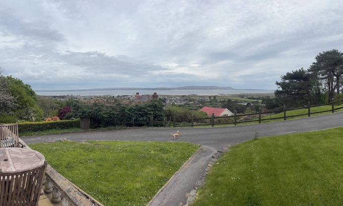 Pembrey Cottage | Raphael House - Welsh Sea View Cottage with Jacuzzi