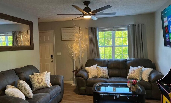 Sevierville House | RARE - 2 miles to Dollywood - Arcades & Much More