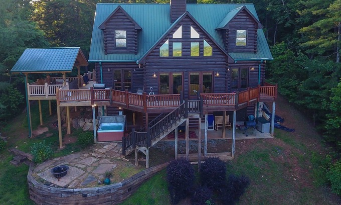 Ellijay Cabin | ❤Rare 5 Bed Private Luxury Lodge w/Stunning Views- Pool Table, Hot Tub, Firepit