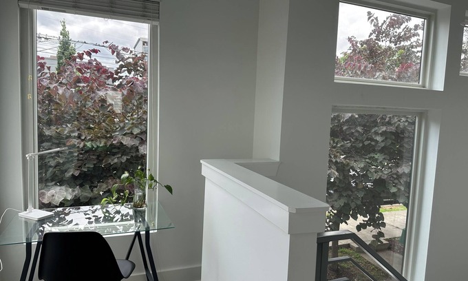 Chestnut Hill House | RARE FIND - 1 Bed 2 Bath Modern Private Oversized Garage City Skyline Views
