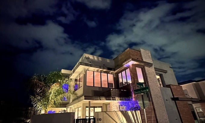 Palm Springs House | Rare find!: Stunning NEW light-filled home with breathtaking views