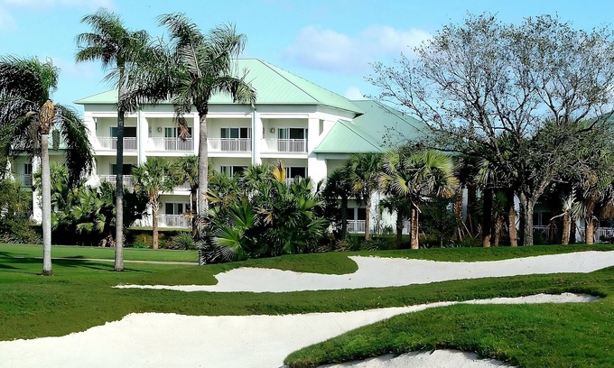 Ludlam Hotel | Rare Gem! 4 Amazing Rooms + Balcony | Onsite Pool | Close to Downtown Miami