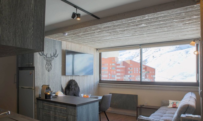 Les Menuires Apartment | Rare in Les Menuires, beautifully renovated 3-room apartment with ski-in ski-out
