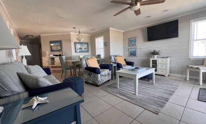 Surfside Beach Condo | Rare last week of August just came open! Take a look at how cute this place is!