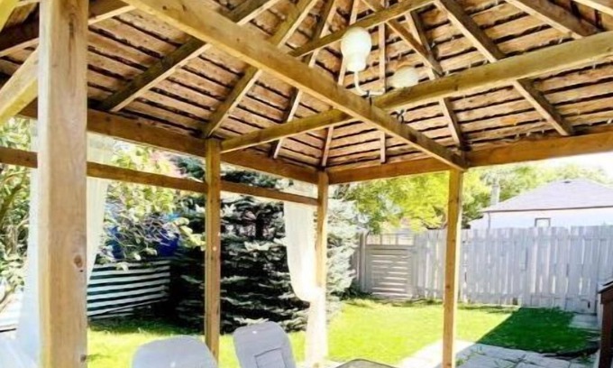 Saint Thomas House | *Rare* Morden 3brs home w/ big backyard and pool