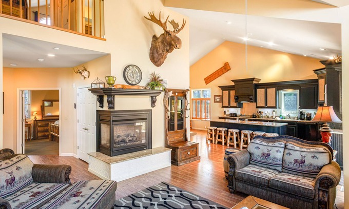 Lake Harmony House | Rare mountain & lake view home with hot tub, beach/pool access - walk to lifts