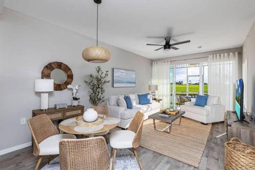 Naples Apartment | Rare New 2 bed 2 bath Golf View in Naples