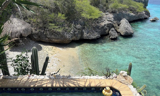 Bisento Cottage | RARE-ON THE BEACH. Couples only. Private, Surrounded by nature. ZEN ALL DAY LONG