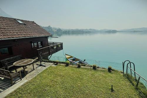Aiguebelette-le-Lac Ski Chalet | Rare petit chalet sur le lac barque à rames clim