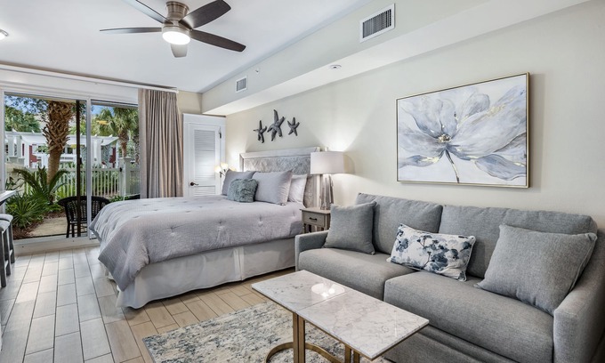 Baytowne Wharf Condo | RARE Poolside Studio at Baytowne Wharf! Walk out to Pool, Hot Tub, Beach Tram