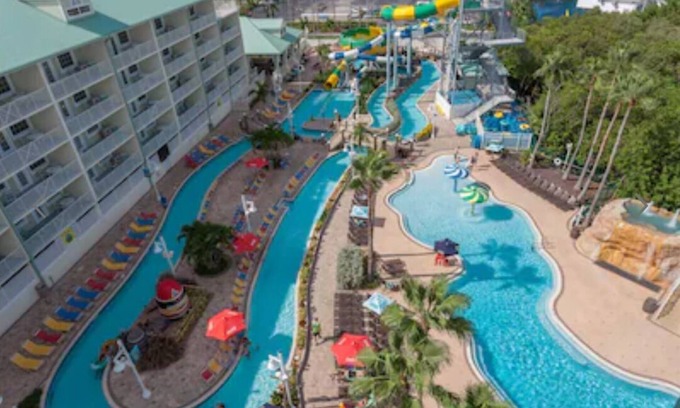 Indian Rocks Beach Condo | Rare waterfront 2Bd/2Ba, 2 Balcony Top Floor End Unit w/4 Daily Waterpark Passes