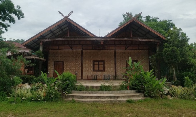 Mae Fa Luang Hotel | Rattikanchana Resort