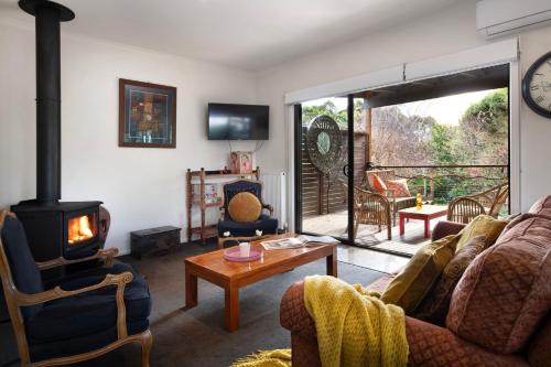 Daylesford House | Raven Cottage- gorgeous gardens and cosy fire