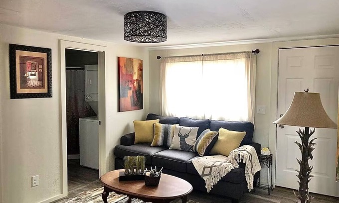 Westcliffe Hotel | Ravens Hideaway Cottage on Main w/King w/d & Grill