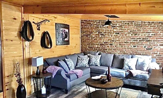 Westcliffe Hotel | Ravens Little Brick Lodge on Main,kitchen, dogs ok