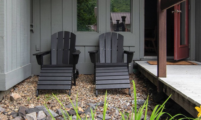 Lincoln House | Ravine Retreat - 5 BRs and 3 Newly Renovated Bathrooms!