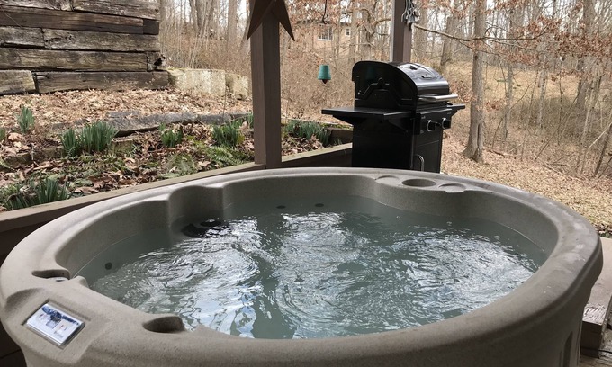 Glouster Cottage | Ravine Trail Cabin at Burr Oak State Park, Drive in, Hike in, Boat in, Sleep in!