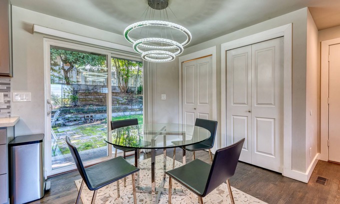 SeaTac House | Ravishing Rambler Home! Garage/Close to Airport