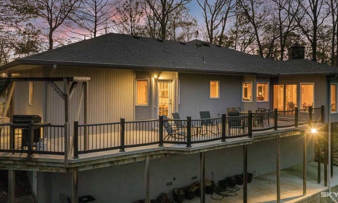 Bella Vista House | Rayburn Luxe On The Lake