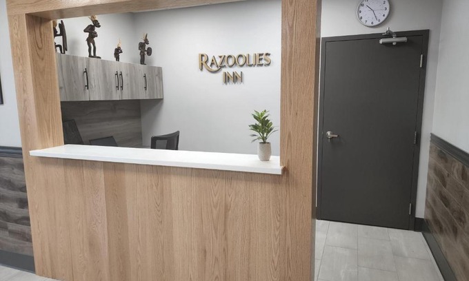 Stephenville Hotel | Razoolies Inn
