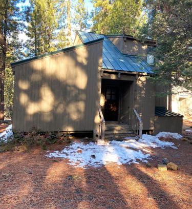 Black Butte Ranch House | RC8 - Cute & Cozy Cabin