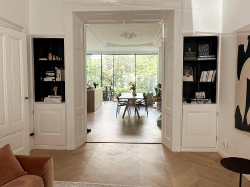 Oud-Zuid Apartment | ReadMyHostProfile! Home in great location Centre