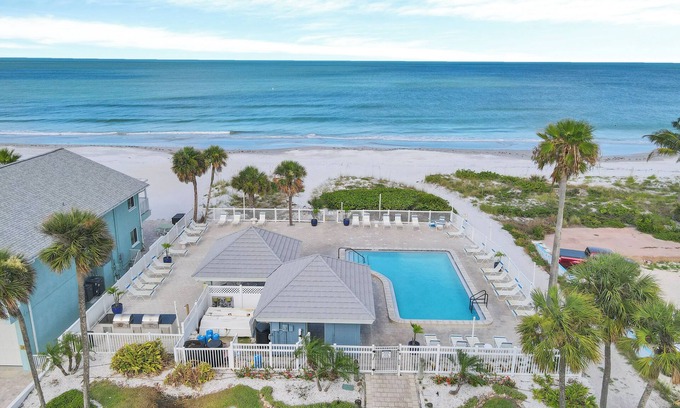 Redington Shores Condo | Ready for a Vacation! Sleepy Sea Turtle 2 BR/2BA Beachfront Condo for Rent!