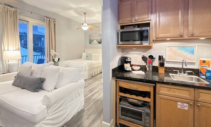Seacrest Beach Condo | Ready, Set, Beach! 30A Condo w/2 Pools – Sleeps 4