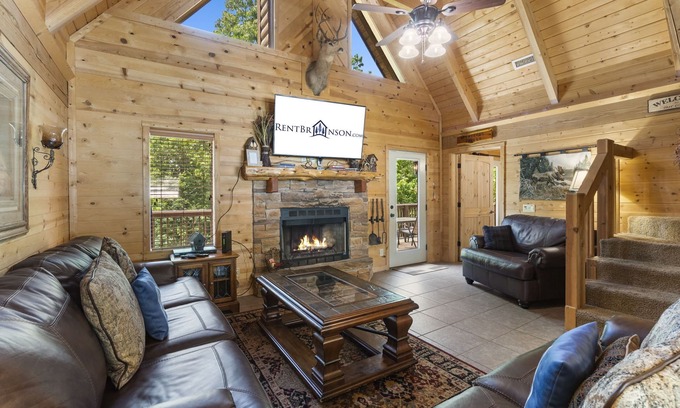 Branson Cedars Cabin | Real Log Cabin-HotTub, Loft, Near Big Cedar, Dog Friendly, Free Daily Attractions Tickets!