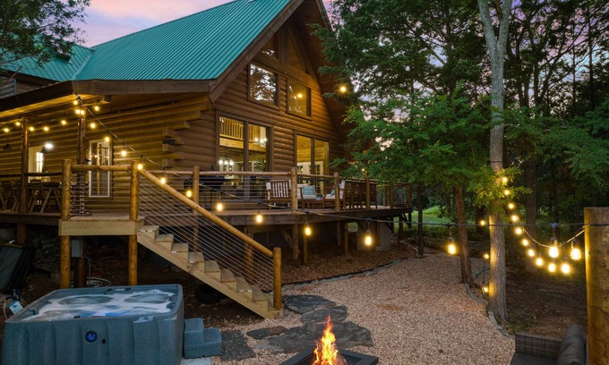 Branson Cabin | Real Log Cabin | Sleeps 32 | Forest Views/360 Deck + Games & Hot Tub