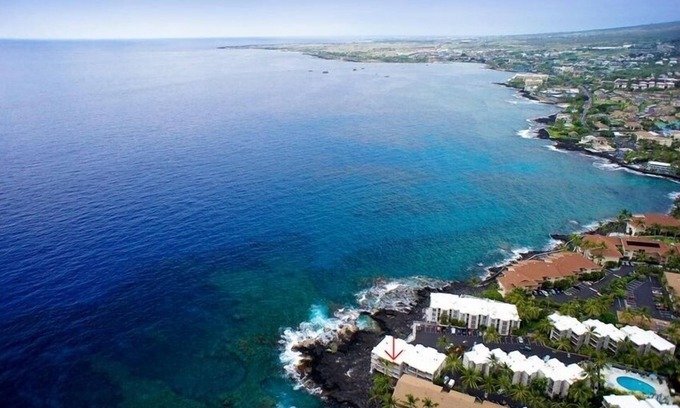 Kailua-Kona Condo | Real Ocean Front! Private and well maintained! Excellent reviews!