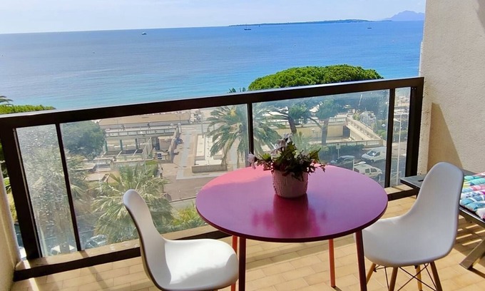 Juan-les-Pins Apartment | REAL SEA VIEW - TERRACE - BEACH FACE - CENTRAL (shops) - AIR CONDITIONING - WIFI